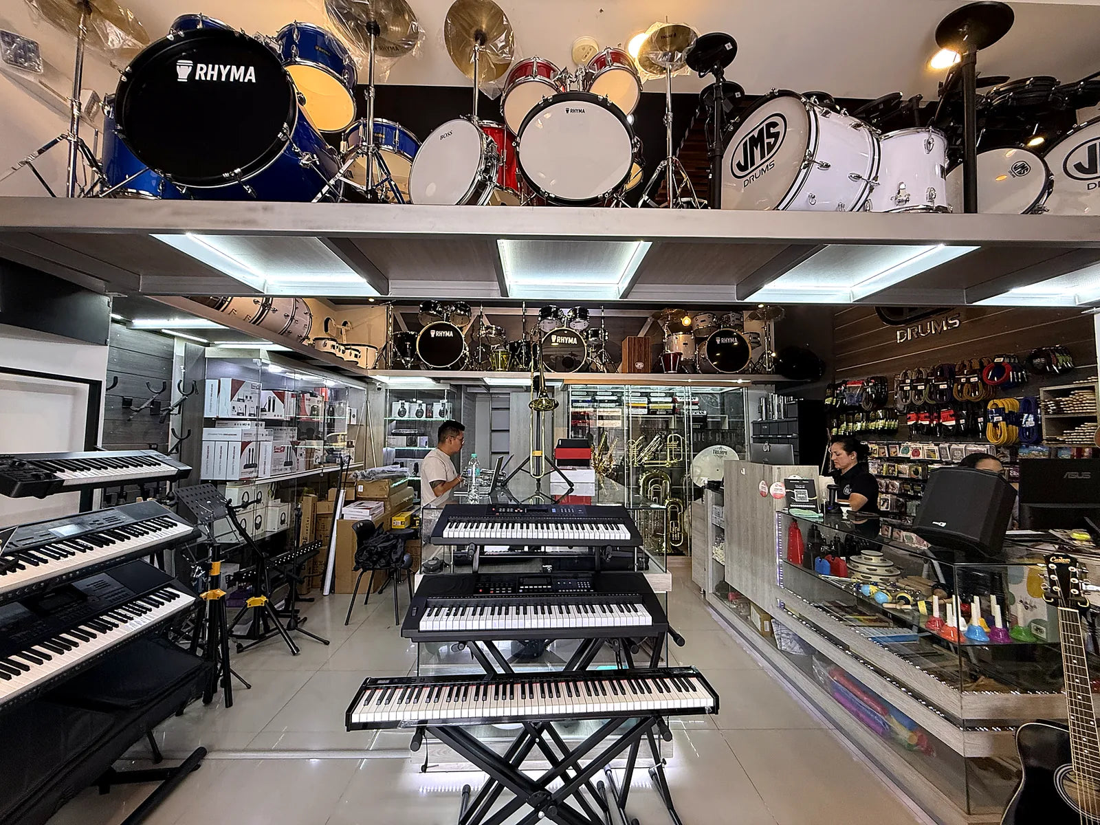 Teclados, baterías Rhyma y JMS Drums en la tienda Jazz Music Sound